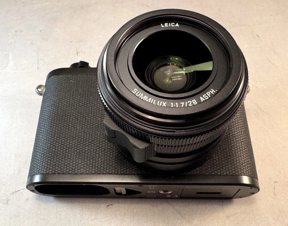 Leica Q2 camera. Mint Condition. Leather Half Case and Lens Cap. UV Filter