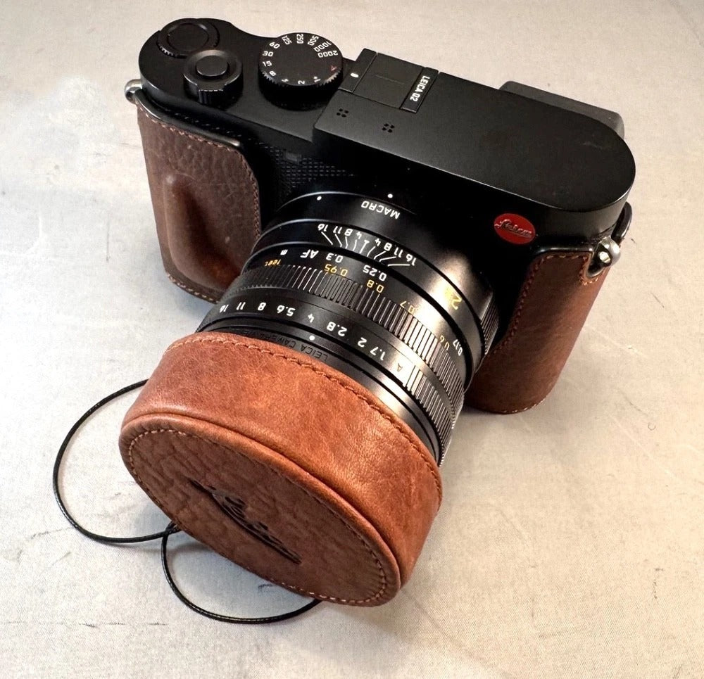 Leica Q2 camera. Mint Condition. Leather Half Case and Lens Cap. UV Filter